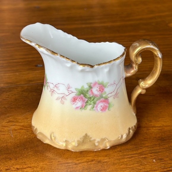 Tressemann & Vogt T&V Venice France Porcelain Creamer w/ Roses & Gold Handle - Picture 1 of 10